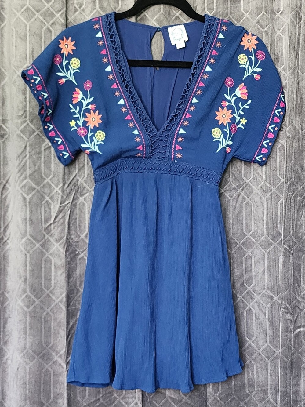 Blue Rain Size XXS Blue Embroidered V-Neck Floral Mini Dress
